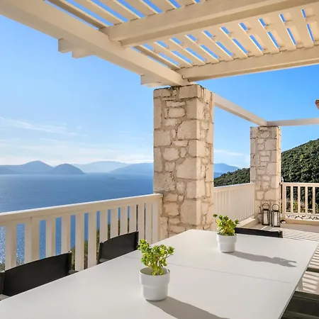 Urania Luxury *