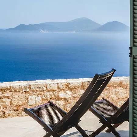 Urania Luxury