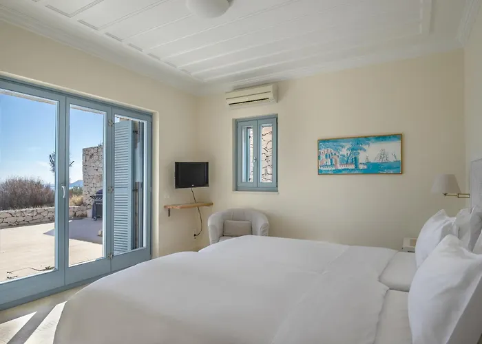 Urania Luxury * Vasiliki