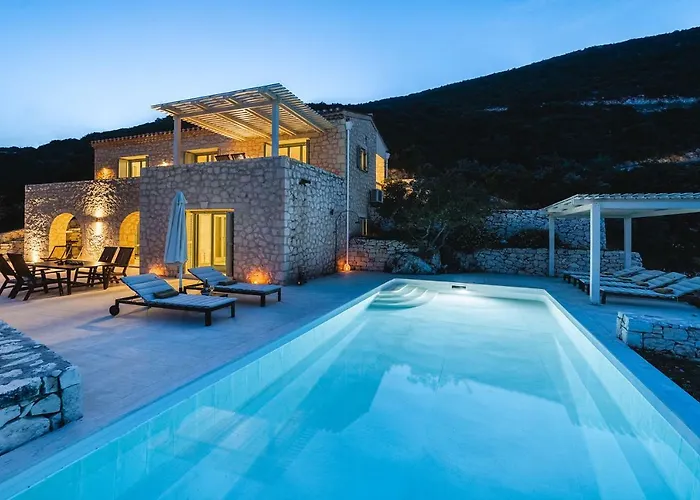 Urania Luxury * Vasiliki