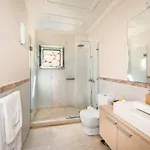 Urania Luxury Βασιλική