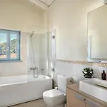 Urania Luxury Βασιλική