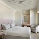 Urania Luxury