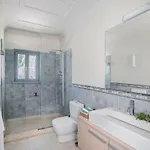 Βίλα Urania Luxury *