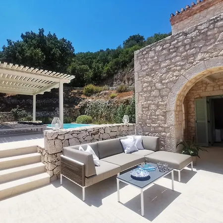 Urania Luxury Villa *