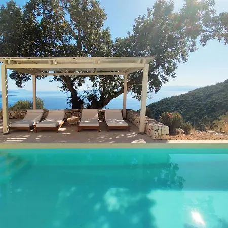 Urania Luxury Villa *