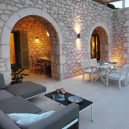 Urania Luxury * Vassiliki