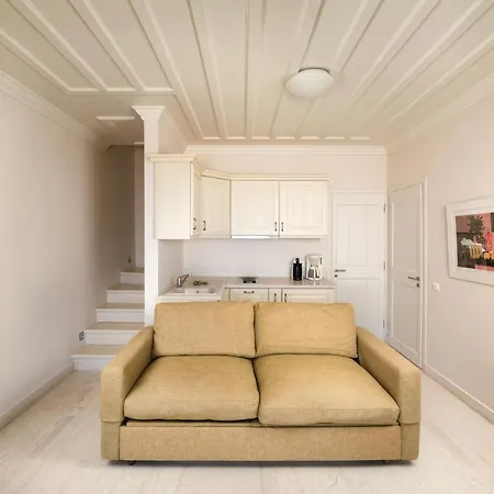 Urania Luxury * Vassiliki