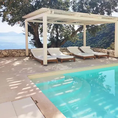 Urania Luxury * Vassiliki