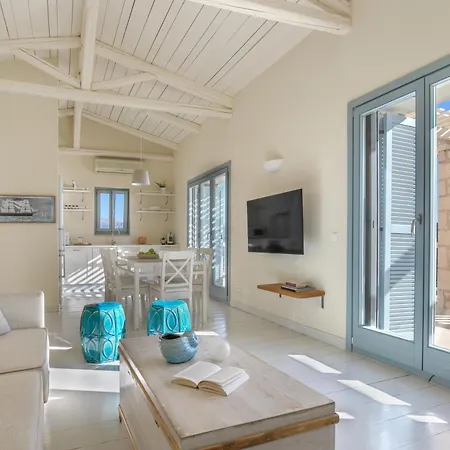 Urania Luxury Villa *