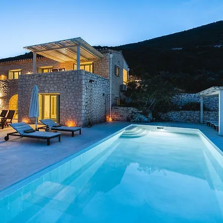 Urania Luxury * Vassiliki