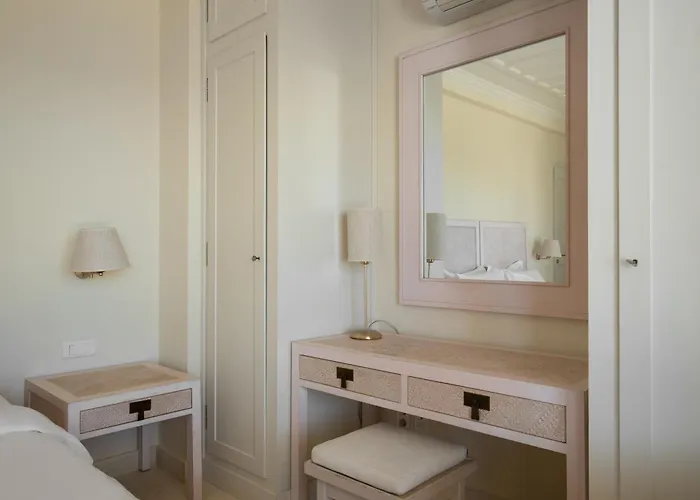 Urania Luxury Villa *