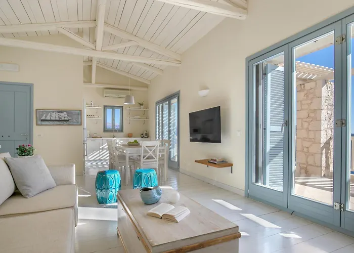 Urania Luxury Villa *