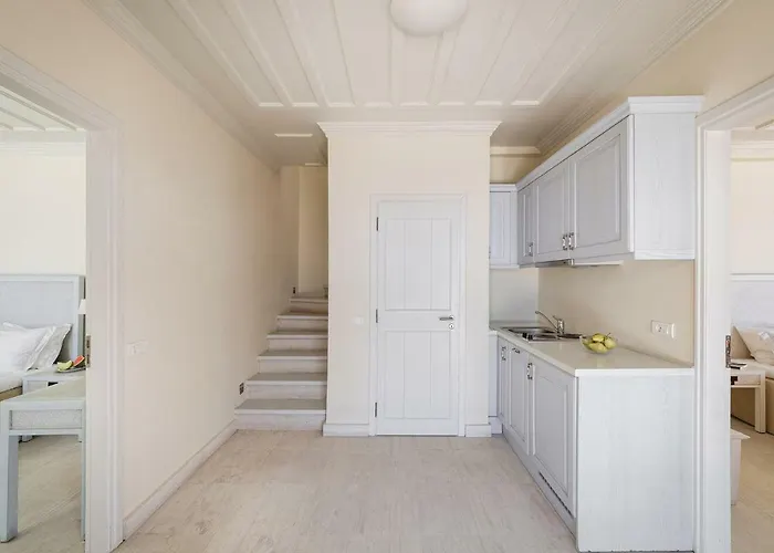 Urania Luxury Villa *